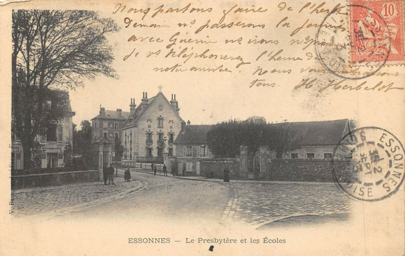 Carte postale ancienne Essonnes Le Presbytere Et Les Ecoles