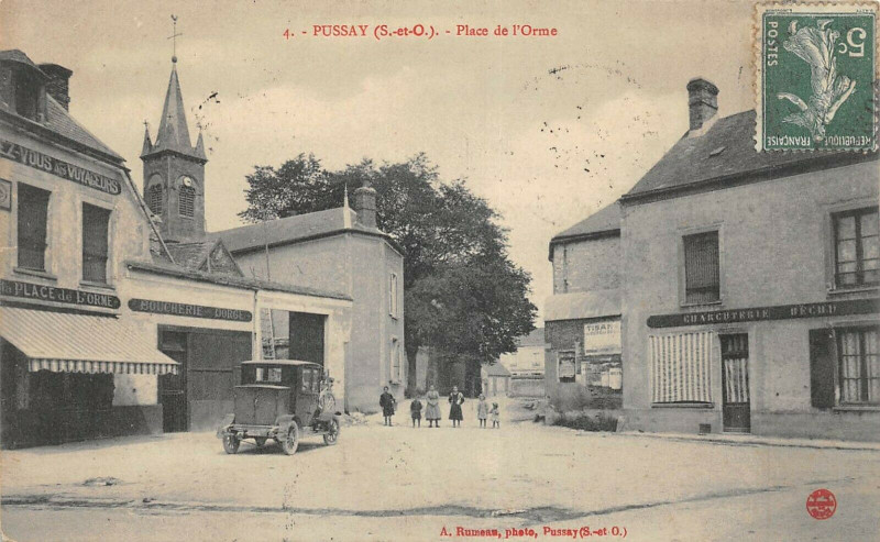 Carte postale ancienne Pussay Place De L'Orme (camion automobile à Pussay