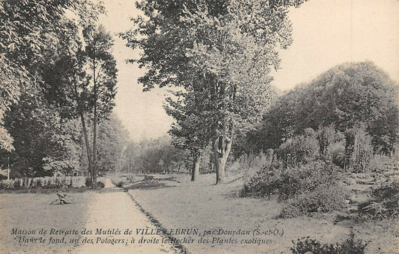 Carte postale ancienne Maison De Retraite Des Mutiles De Ville Lebrun Un Des Potagers