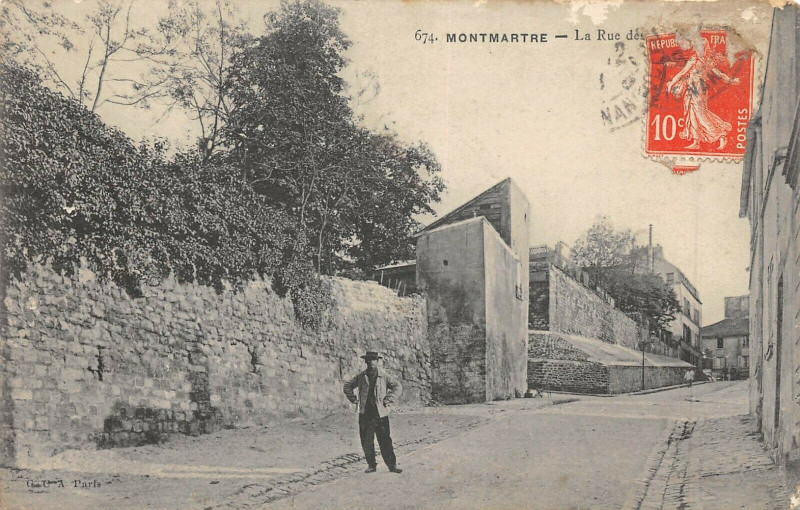 Carte postale ancienne Montmartre - La Rue des Saules à Paris 18e