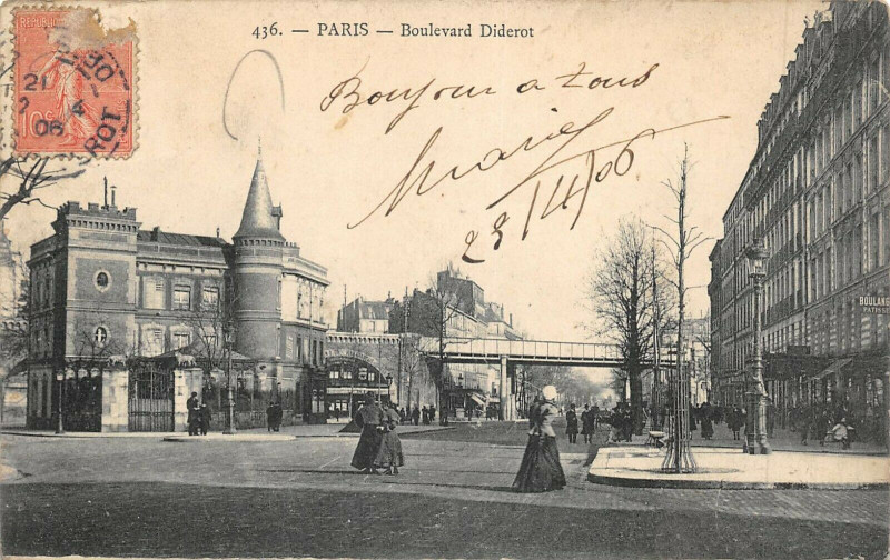 Carte postale ancienne Paris XIIe Boulevard Diderot à Paris 12e