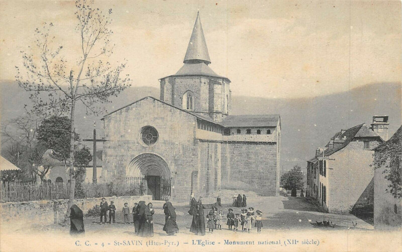 Carte postale ancienne Saint Savin Eglise à Saint-Savin