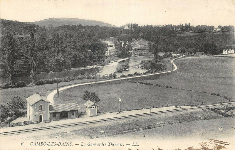 Carte postale ancienne Cambo Les Bains La Gare Et Les Thermes à Cambo-les-Bains