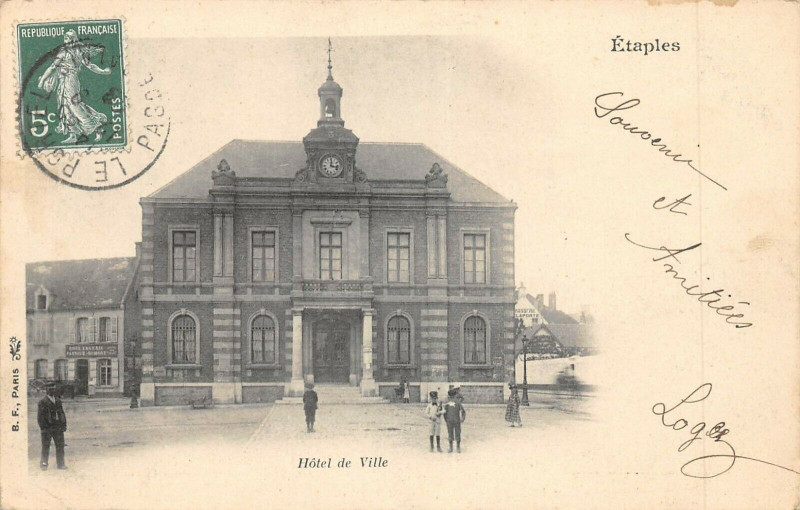 Carte postale ancienne Etaples Hotel De Ville à Étaples