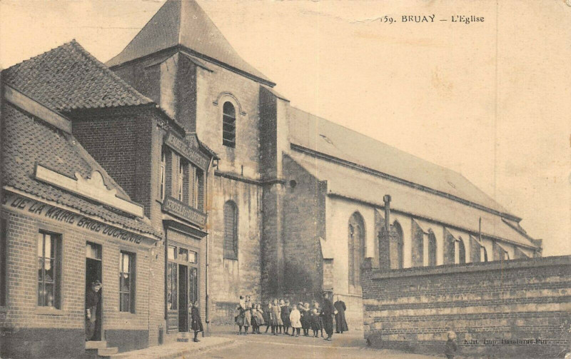 Carte postale ancienne Bruay Eglise
