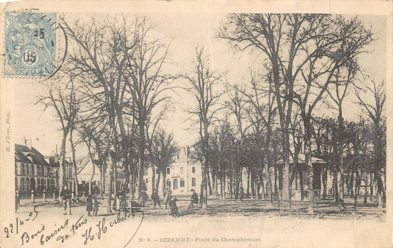 Carte postale ancienne Sezanne Place Du Chambenoist à Sézanne