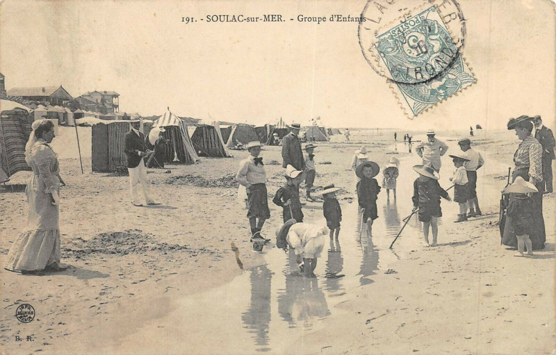 Carte postale ancienne Soulac Sur Mer Groupe D'Enfants à Soulac-sur-Mer