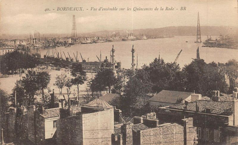 Carte postale ancienne Bordeaux Vue D'Ensemble Sur Les Quinconces De La Rade à Bordeaux