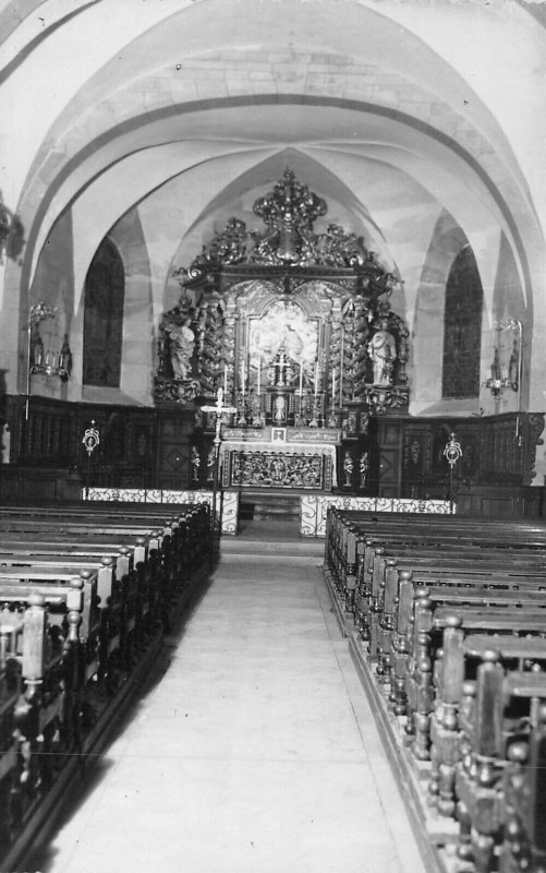 Carte postale ancienne Les Hopitaux Neufs Interieur Eglise