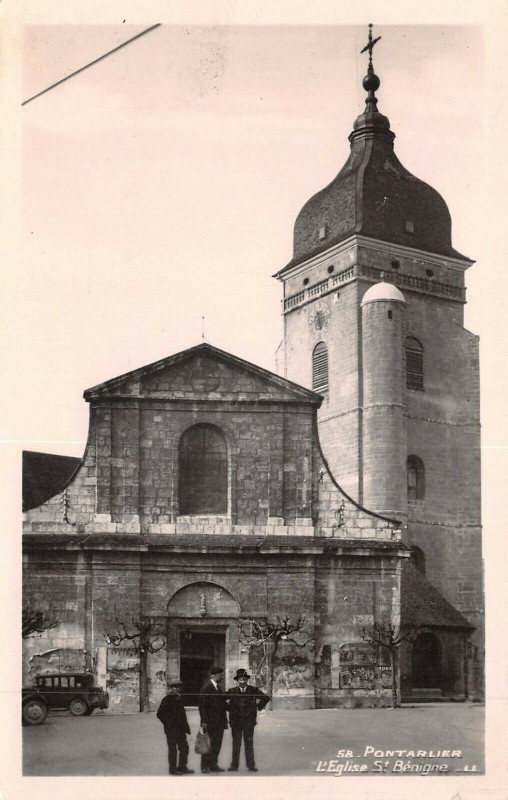 Carte postale ancienne Pontarlier Eglise Saint-Benigne à Pontarlier