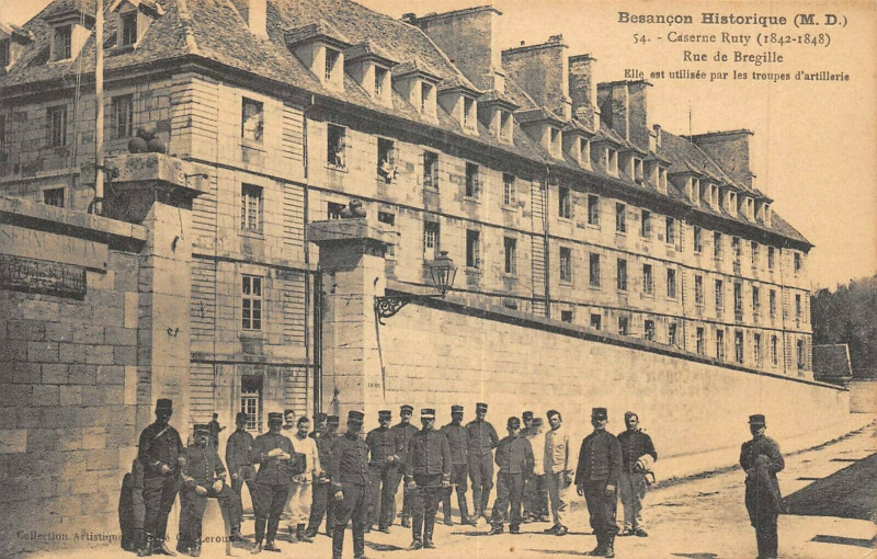 Carte postale ancienne Pontarlier Caserne Ruty Rue De Bregille à Pontarlier