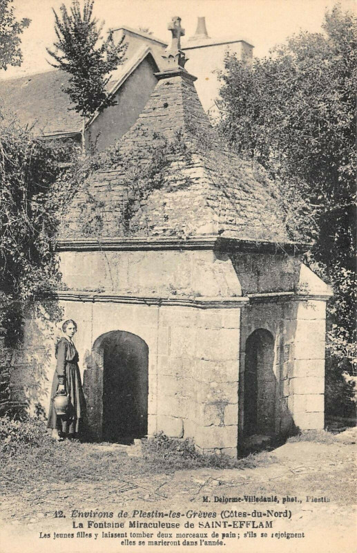 Carte postale ancienne La Fontaine Miraculeuse De Saint Efflam