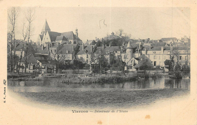 Carte postale ancienne Vierzon Deversoir De L'Yevre à Vierzon
