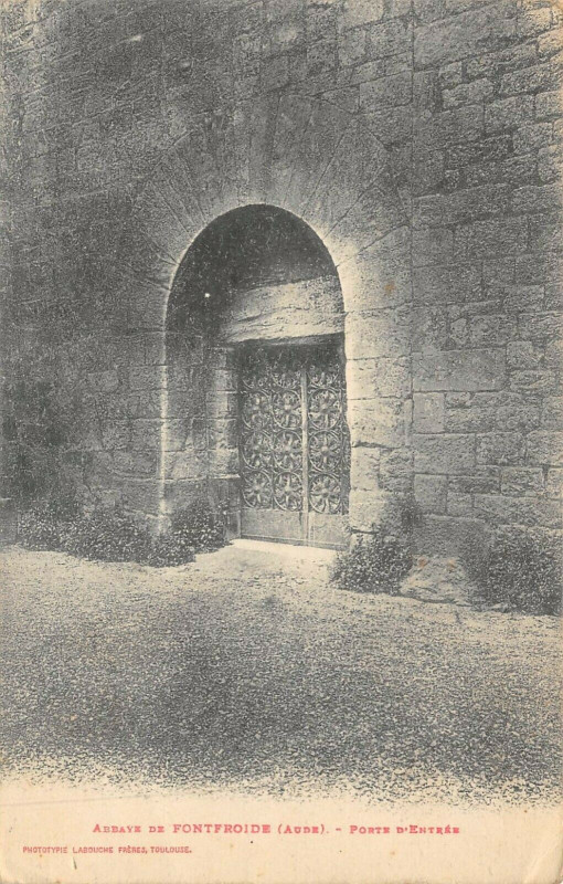 Carte postale ancienne Abbaye De Fontfroide Porte D'Entree