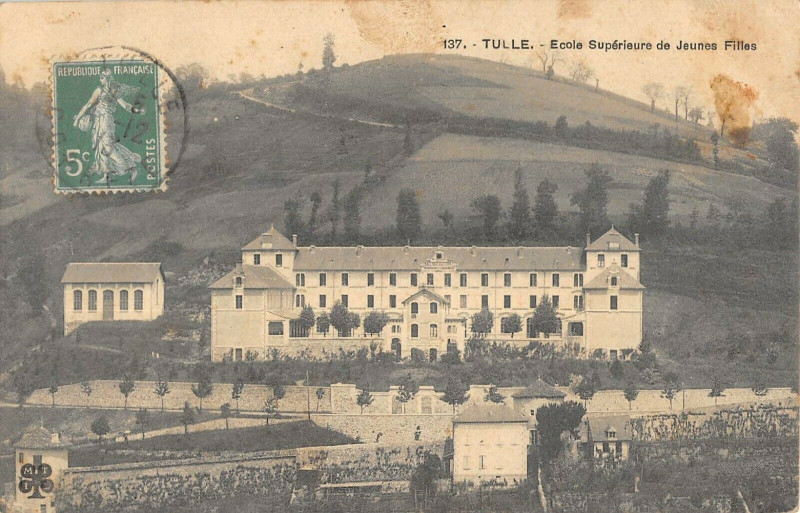 Carte postale ancienne Tulle Ecole Superieure De Jeunes Filles à Tulle