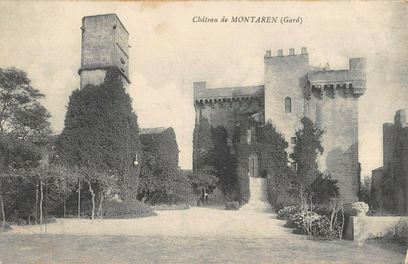 Carte postale ancienne Chateau De Montaren Gard