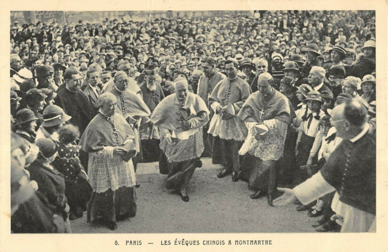 Carte postale ancienne Les Evêques Chinois à Montmartre à Paris 18e