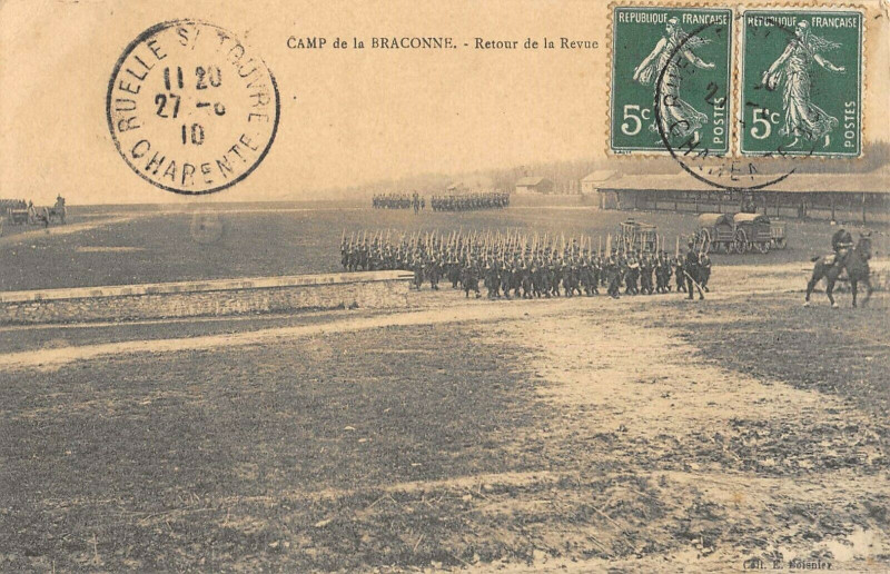 Carte postale ancienne Camp De La Braconne Retour De La Revue