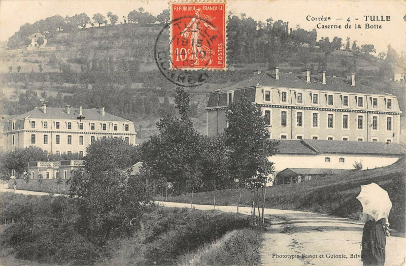 Carte postale ancienne Tulle Caserne De La Botte à Tulle