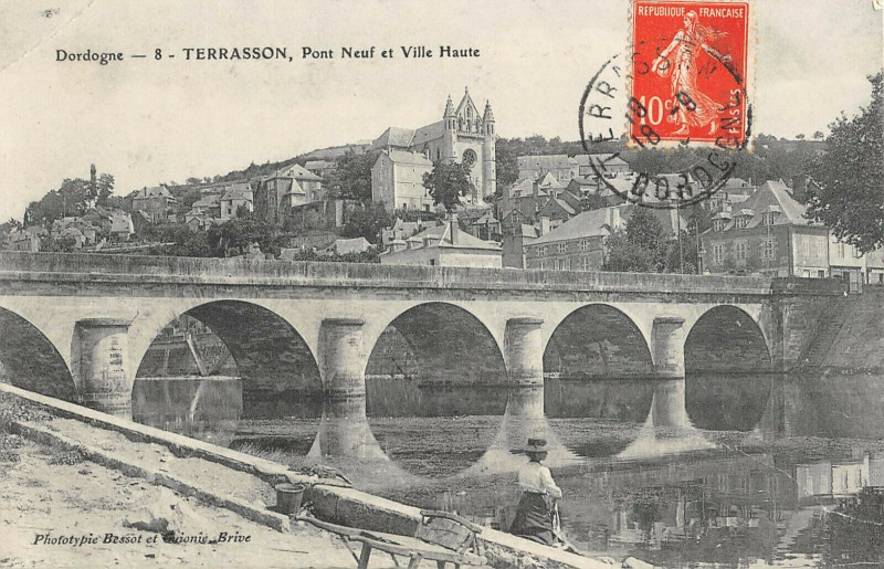 Carte postale ancienne Terrasson Pont Neuf Ville Haute