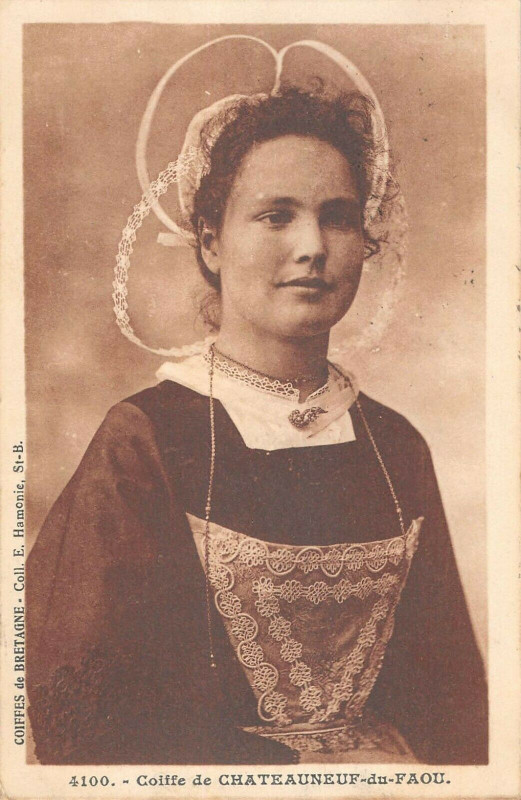 Carte postale ancienne Coiffe De Chateauneuf Du Faou