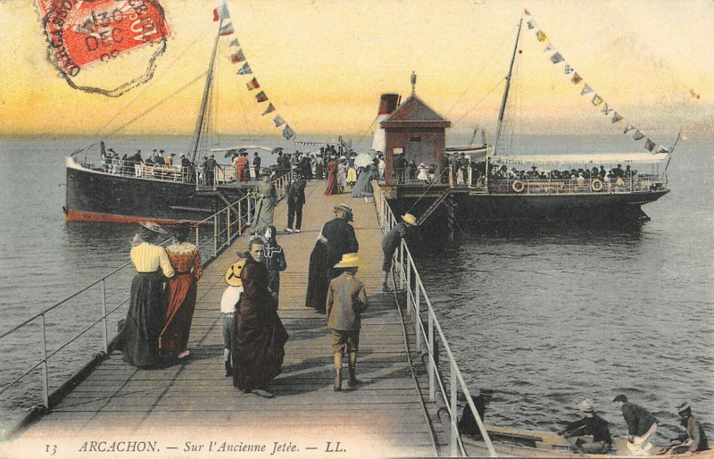 Carte postale ancienne Arcachon Sur L'Ancienne Jetee à Arcachon