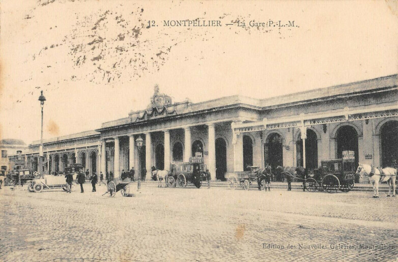 Carte postale ancienne Montpellier La Gare P.L.M. à Montpellier