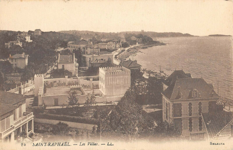Carte postale ancienne Saint Raphael Les Villas