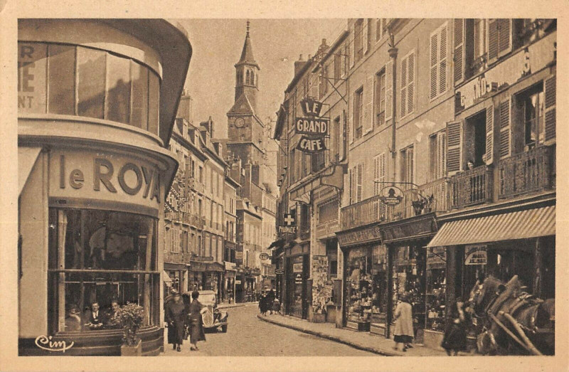 Carte postale ancienne Nevers Rue Du Commerce à Nevers