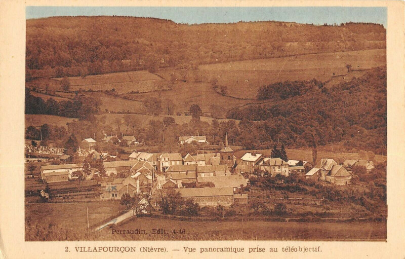 Carte postale ancienne Villapourcon Vue Panoramique à Villapourçon