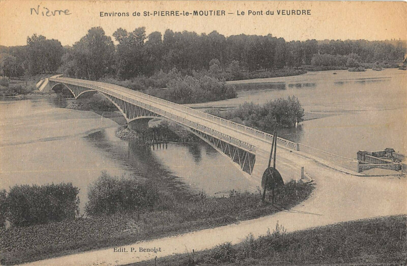 Carte postale ancienne Env.deSaint-Pierre Le Moutier Le Pont Du Veurdre