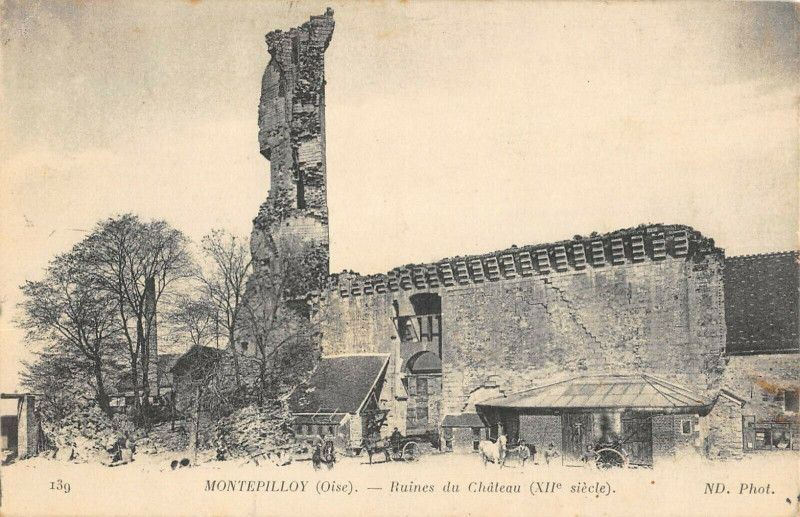 Carte postale ancienne Montepilloy Ruines Du Chateau à Montépilloy