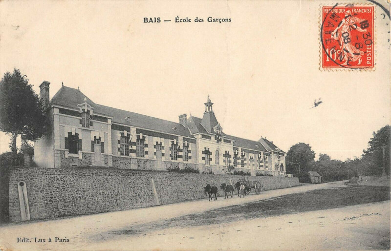 Carte postale ancienne Bais Ecole Des Garcons à Bais