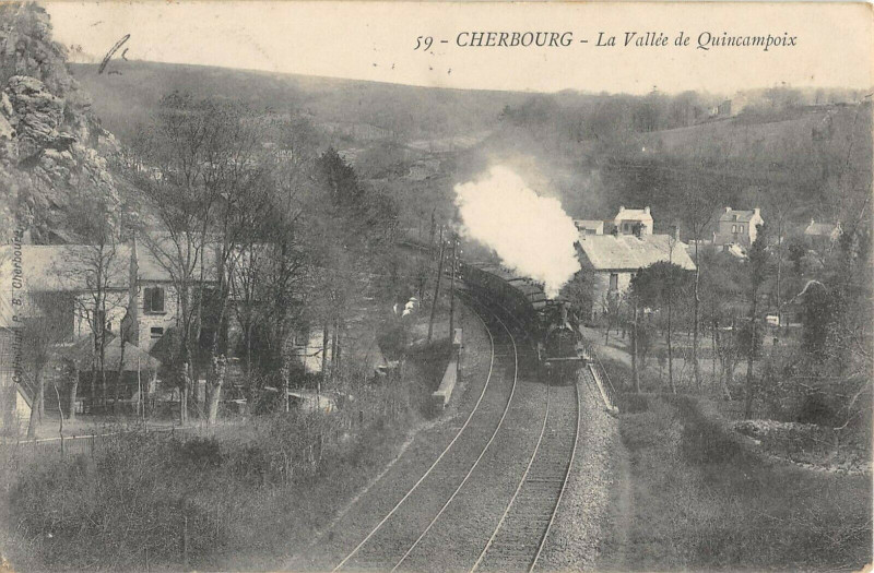 Carte postale ancienne Cherbourg La Vallee De Quincampoix (Train