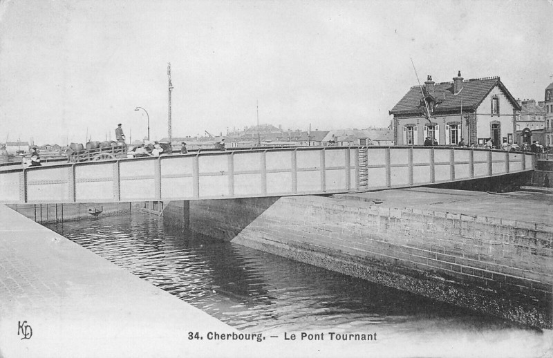 Carte postale ancienne 590 Cherbourg Le Pont Tournant