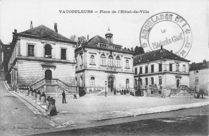 Carte postale ancienne Vaucouleurs Place De L'Hotel De Ville à Vaucouleurs