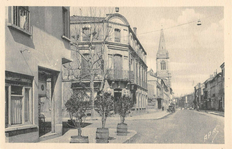 Carte postale ancienne Montauban Faubourg Toulousain Eglise St Orens à Montauban
