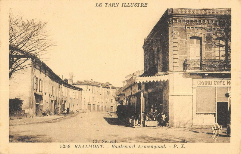 Carte postale ancienne Realmont Boulevard Armengaud à Réalmont