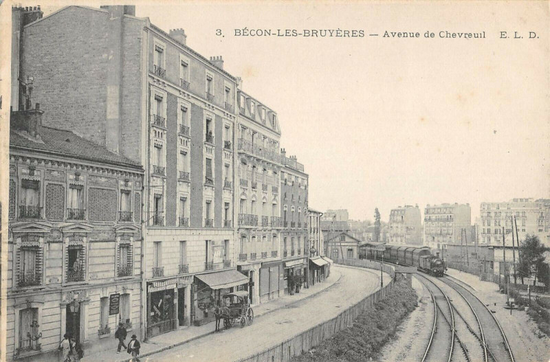 Carte postale ancienne Becon Les Bruyeres Avenue De Chevreuil (Train