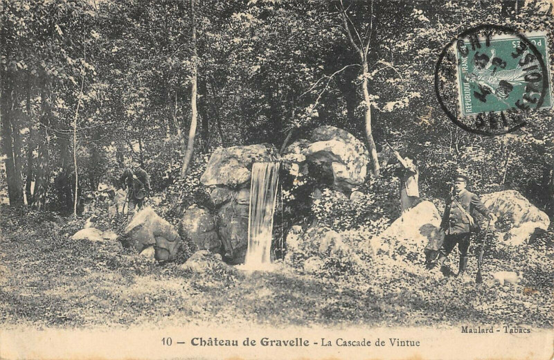 Carte postale ancienne Chateau De Gravelle La Cascade De Vintue