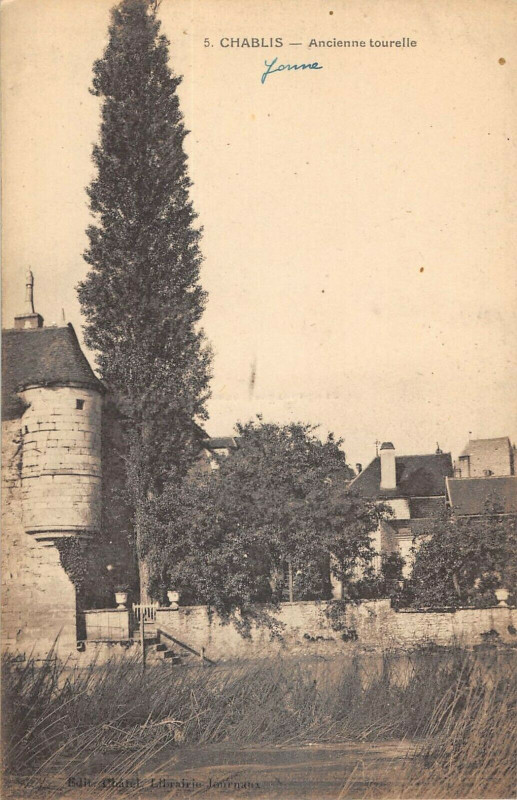 Carte postale ancienne Chablis Ancienne Tourelle à Chablis