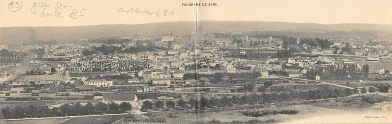 Carte postale ancienne Panorama De Sens Carte Double Panoramique à Sens