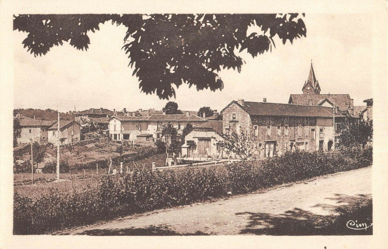 Carte postale ancienne Latronquiere Rue Des Ecoles à Latronquière