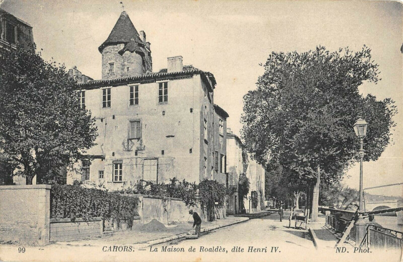 Carte postale ancienne Cahors La Maison De Roaldes à Cahors