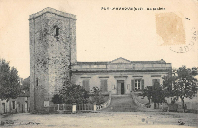 Carte postale ancienne Puy L'Eveque La Mairie