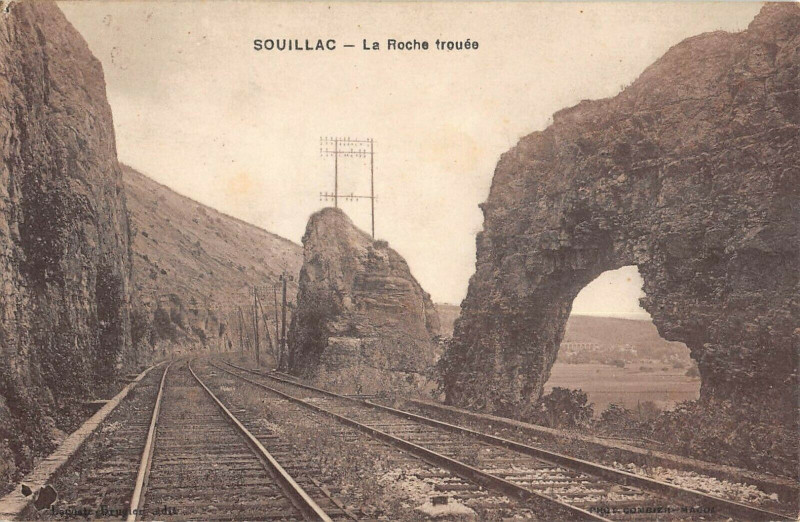 Carte postale ancienne Souillac La Roche Trouee à Souillac