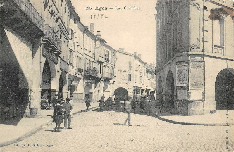 Carte postale ancienne Agen Rue Cornieres à Agen