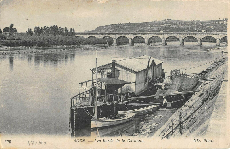 Carte postale ancienne Agen Les Bords De La Garonne à Agen