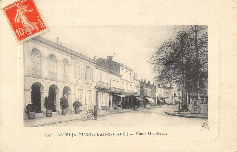 Carte postale ancienne Casteljaloux Place Gambetta à Casteljaloux