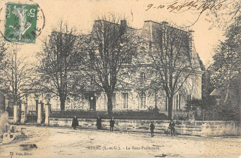 Carte postale ancienne Nerac La Sous Prefecture à Nérac